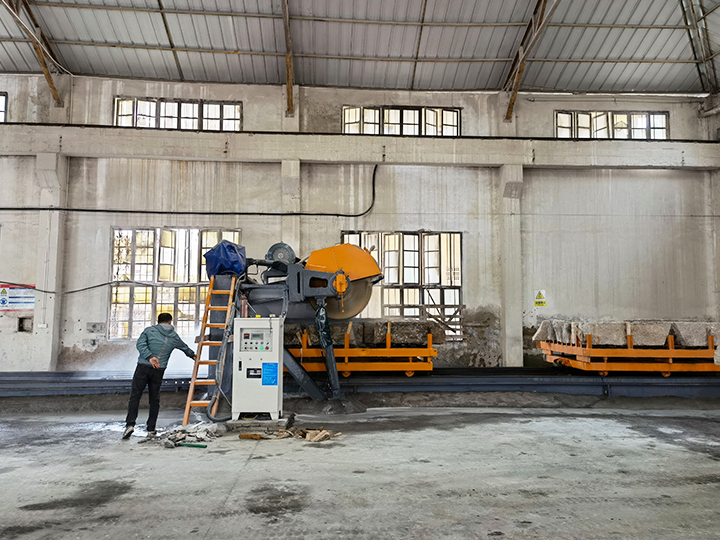 路沿石（shí）雙台車分片機（jī）