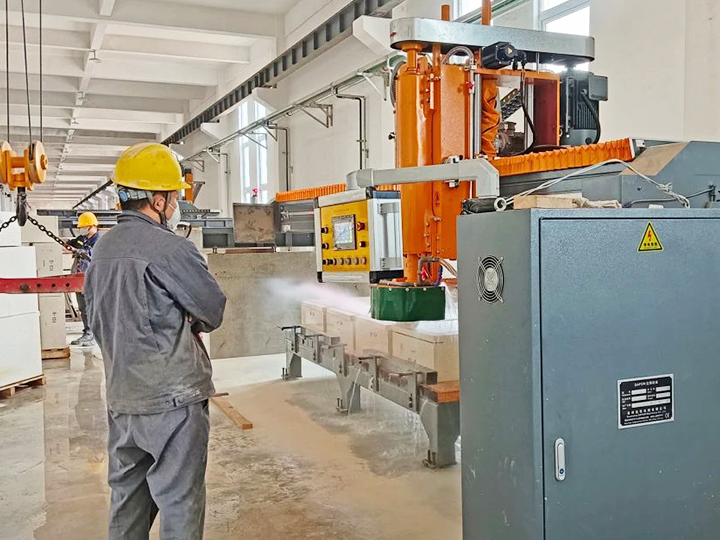 高（gāo）溫陶瓷（cí）新型（xíng）耐火材料生產線